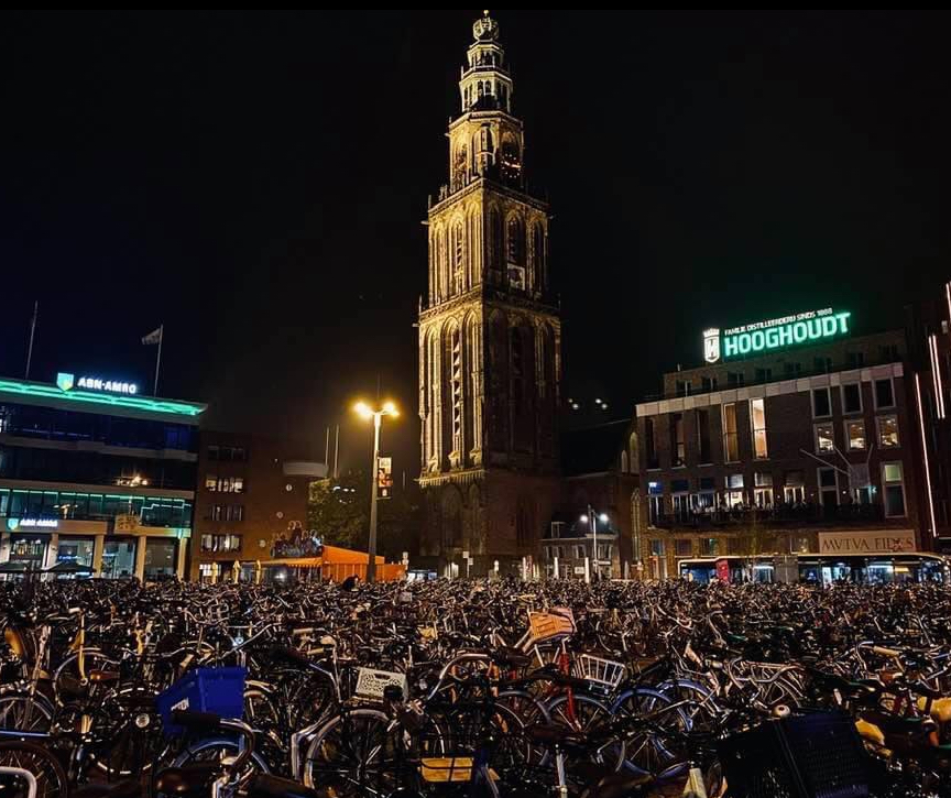 Nieuw feest op de Grote Markt tijdens Bommen Berend