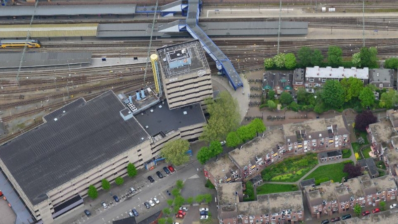 Bustunnel station te laag voor dubbeldekkerbus