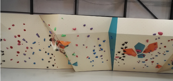 Groningen zaterdag decor van NK Boulderen voor studenten; klimsport neemt grote vlucht