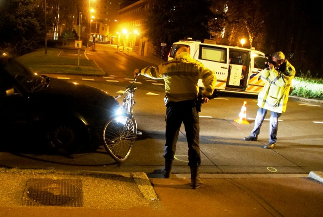 Fietser ernstig gewond bij aanrijding op Petrus Campersingel