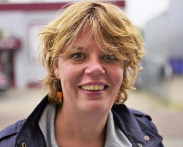 Jolande Oechies (boven) en Petra Drent (bovenste foto).