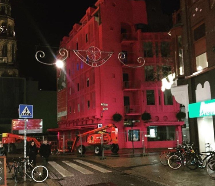 Roze hoekpand Grote Markt in april tegen de vlakte