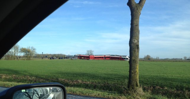 Trein bij Winsum ontspoord na aanrijding met melkauto