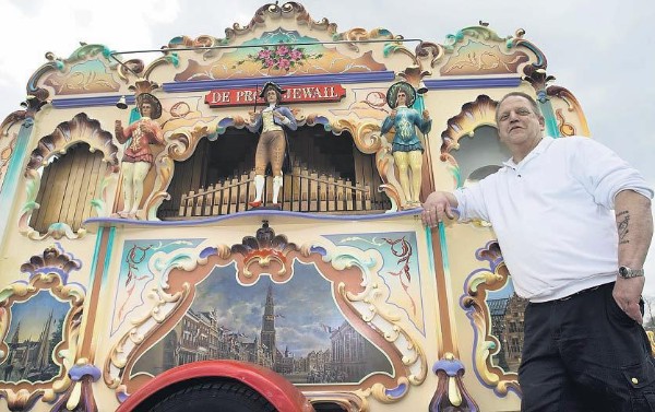 Pronkjewail anno nu: pinnen bij de orgelman