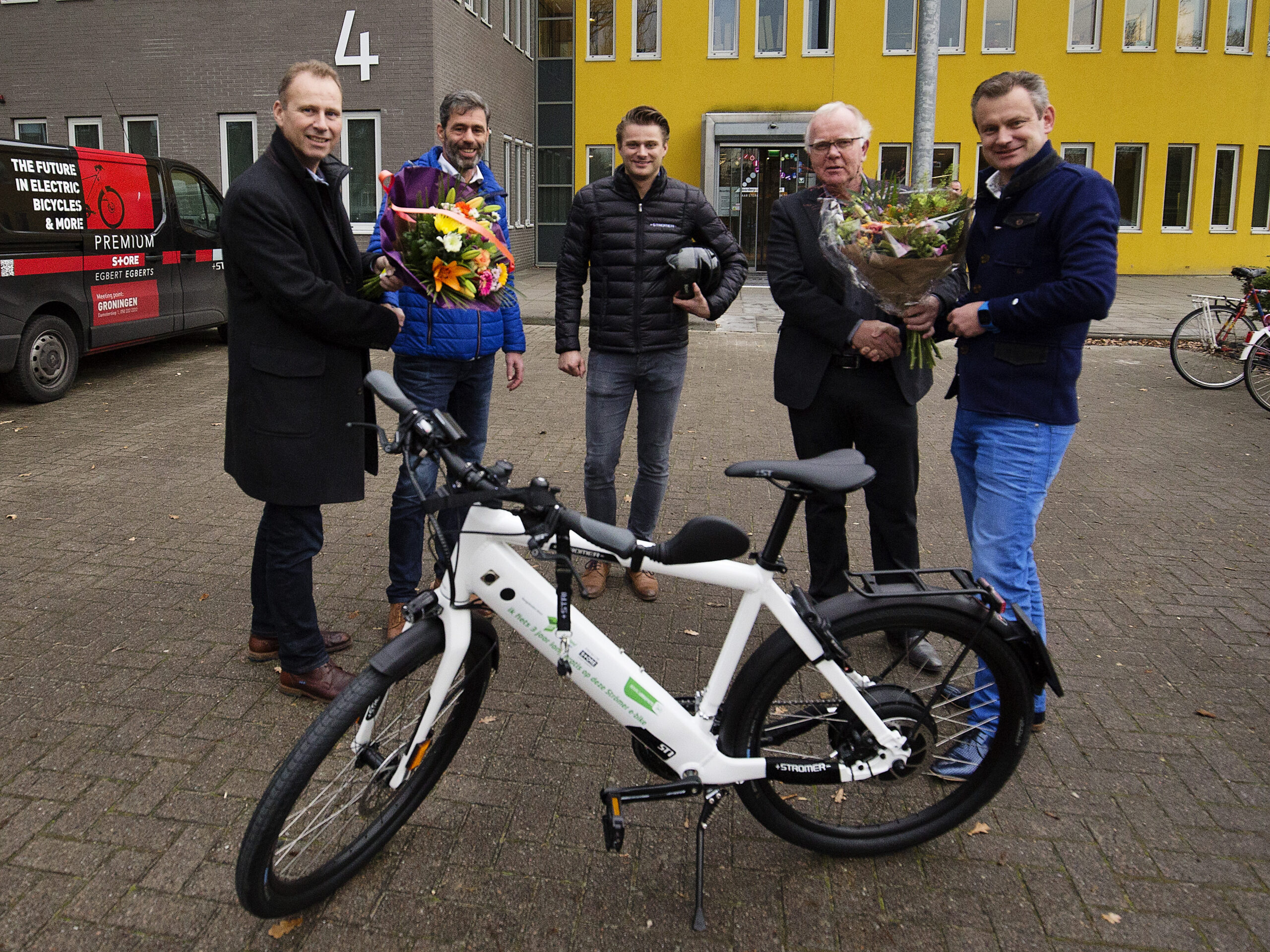 Medewerkers Noorderpoort in Groningen testen snelle leasefiets als dienstfiets