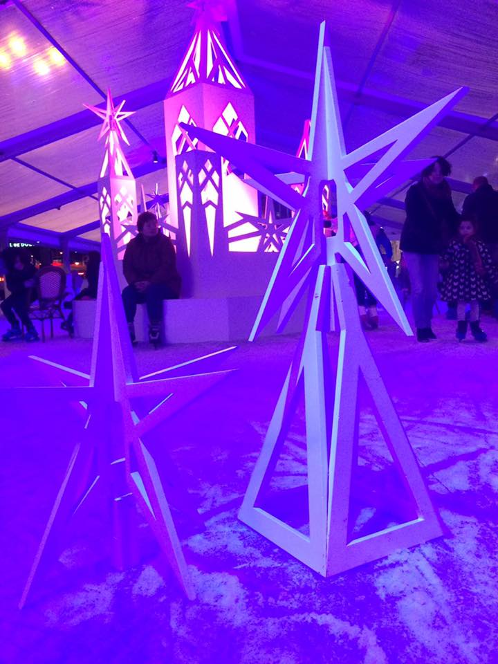 Nachtbrakers schrikken van Facebook-bericht en brengen na dronkemansactie 'gestolen' ornamenten netjes terug