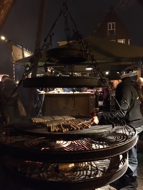 De worstenbakker doet goede zaken