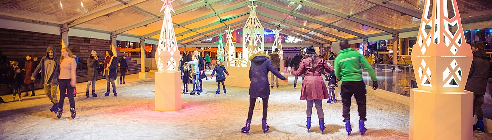 Er kan weer geschaatst worden op de Grote Markt: ijsbaan geopend