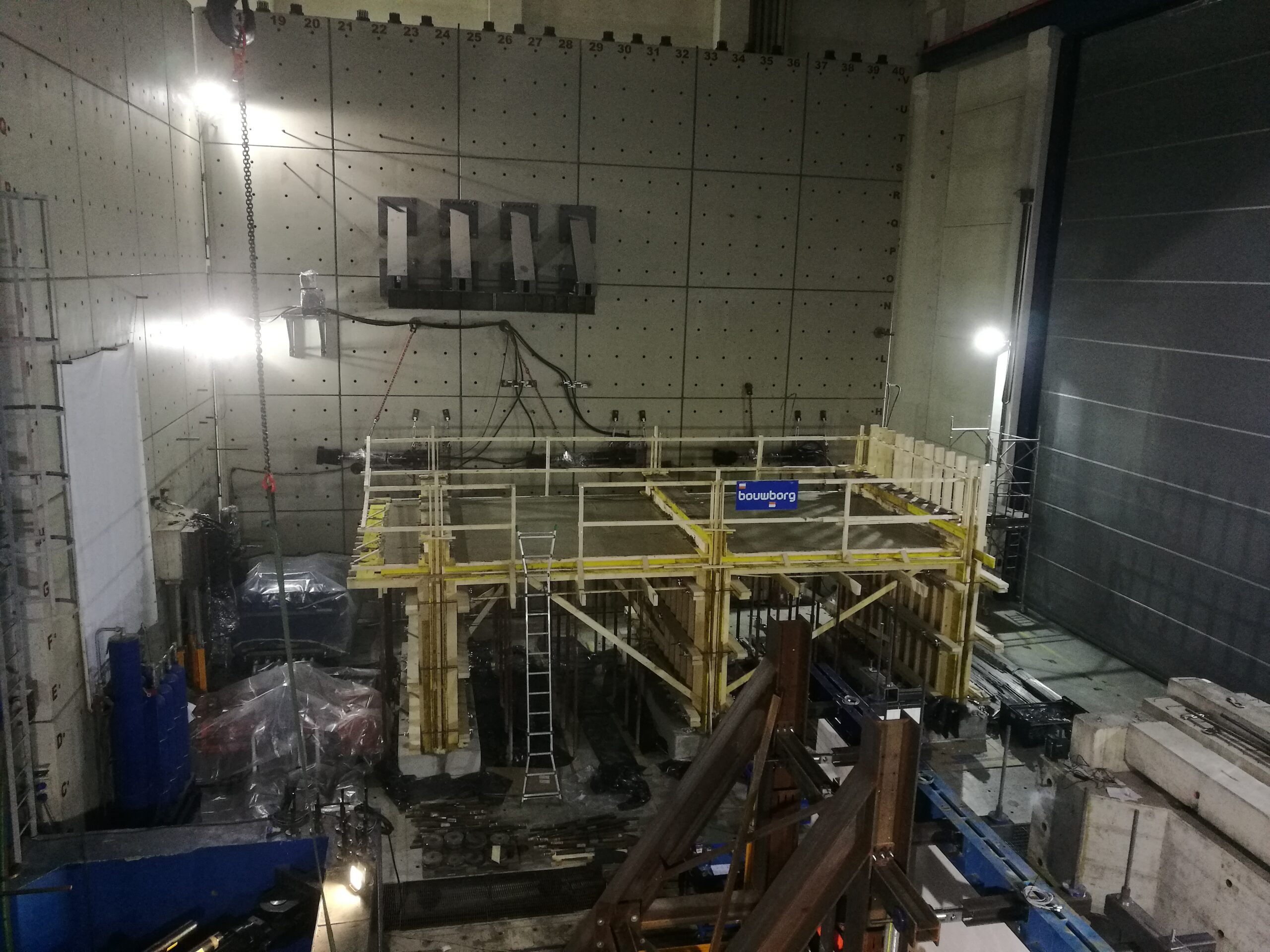 ‘Groningse flat’ op trilplaat bij Italiaans onderzoekscentrum voor aardbevingen