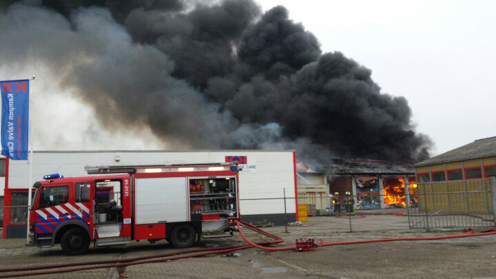 Zeer grote brand Hoogezand is onder controle