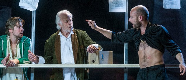 Vaders en Zonen: voorstelling met Bram van der Vlugt (80) in Stadsschouwburg