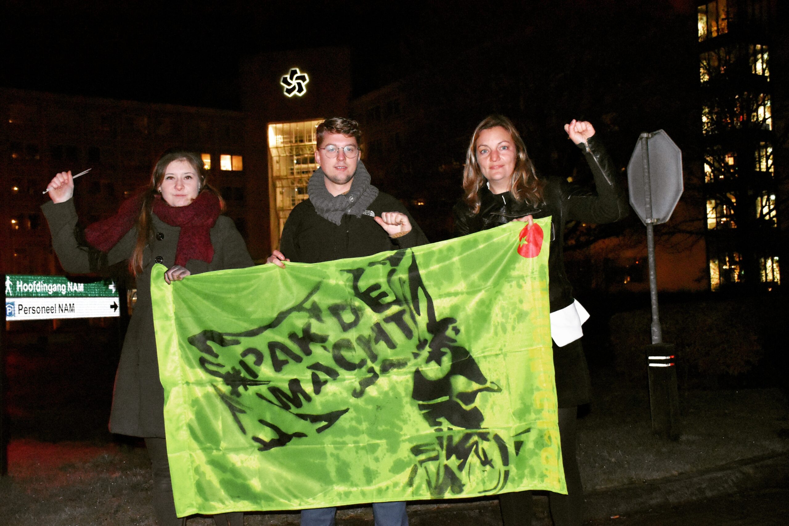 SP in actie tegen NAM met protestkunst