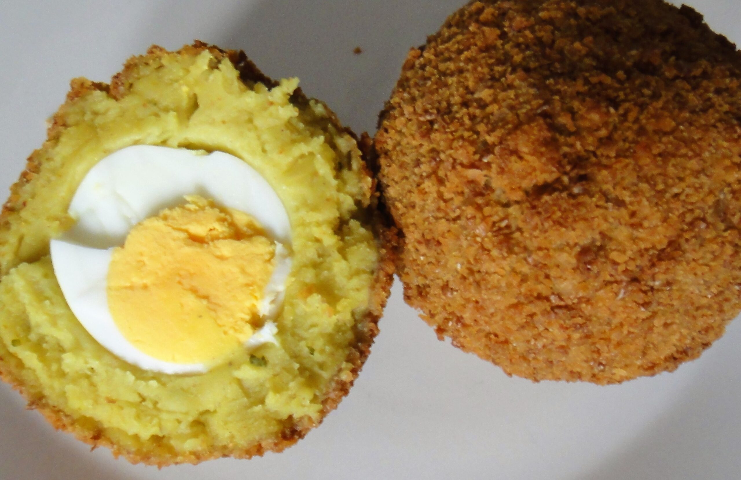 Eerste NK Eierballen eten tijdens EierbalFestival