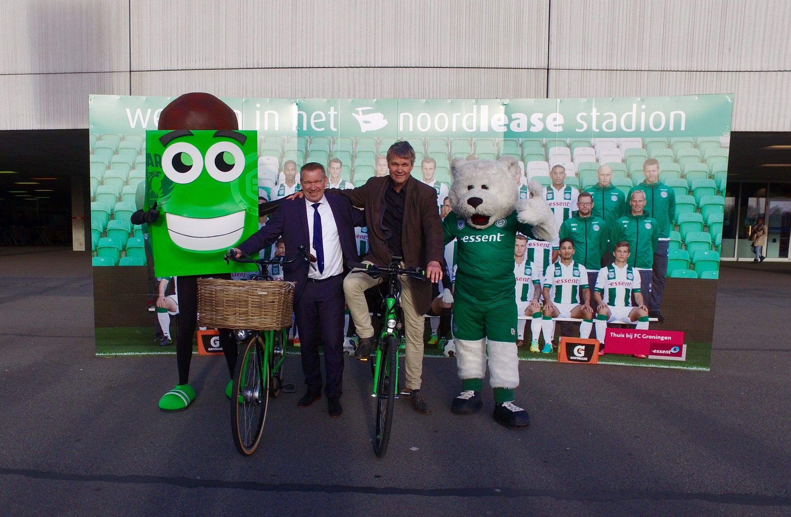 FC Groningen daagt Groningers uit om vaker de fiets te pakken