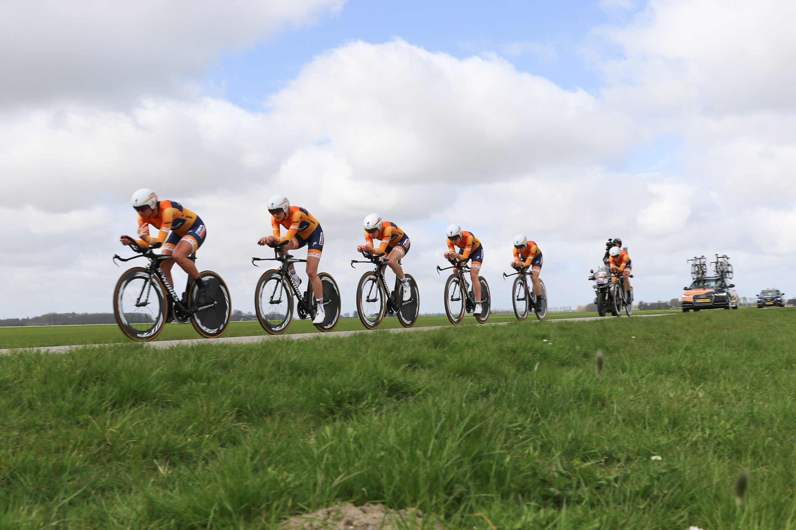Boels-Dolmans wint ploegentijdrit; Van Dijk houdt leiding in Healthy Ageing Tour