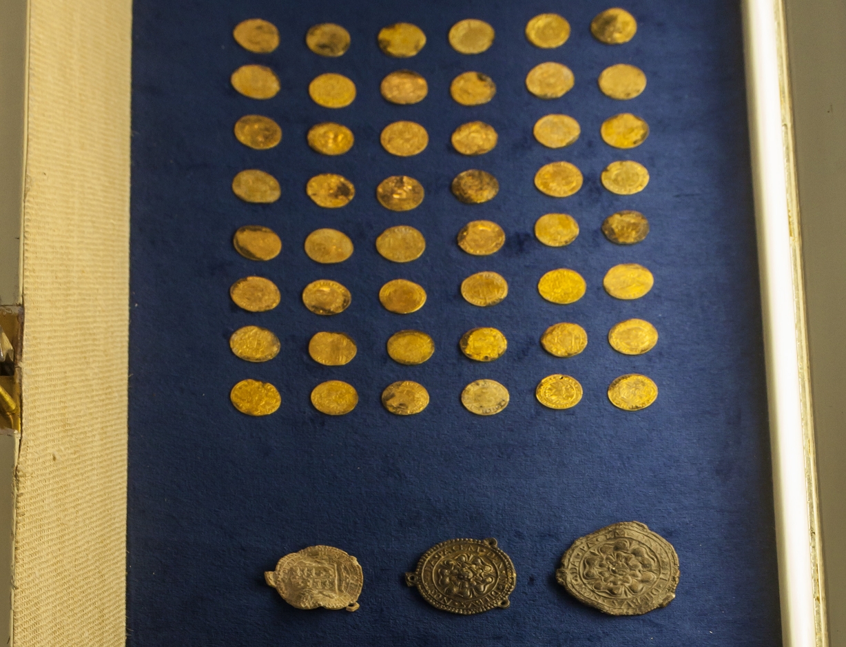 Eerste foto’s van gouden vondst in Loppersum