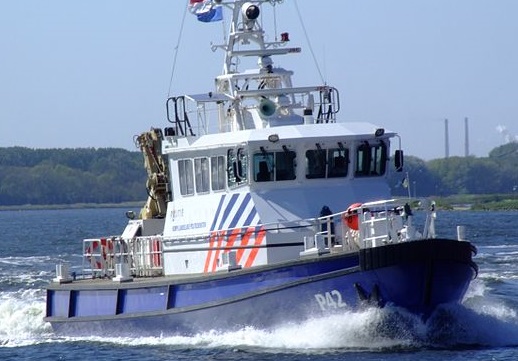 Speedboot vaart over kano op Eemskanaal: schipper aangehouden