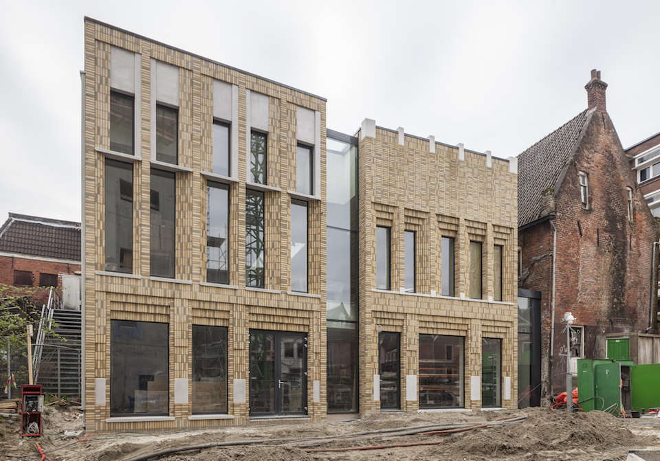 Ben van der Meer van Vector-i architecten ontwierp aan de zuidzijde van de Nieuwe Markt een restaurant Vapiano, in opdracht van de gemeente Groningen. 479 stemmen