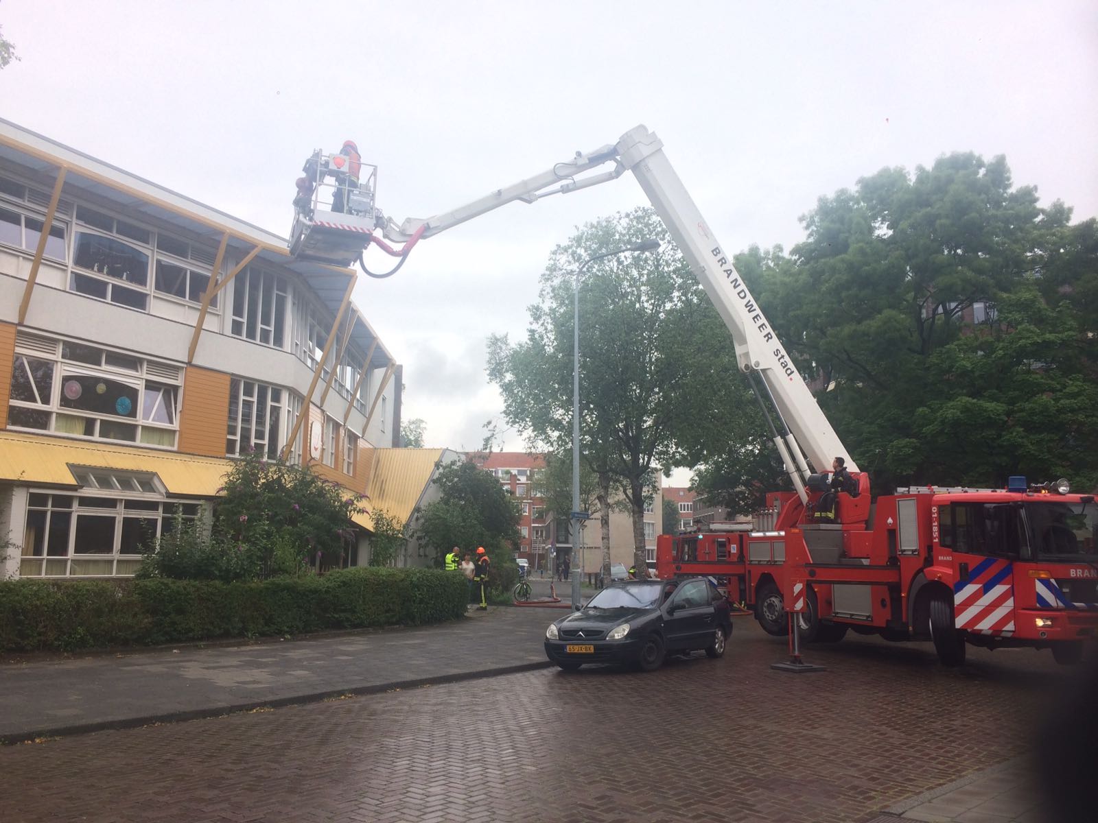 Basisschool Merwedestraat ontruimd wegens kleine brand