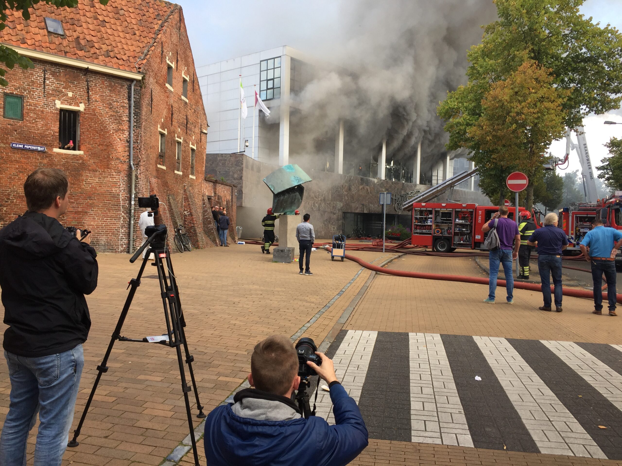 Gedempte Kattendiep weer open voor verkeer na brand casino