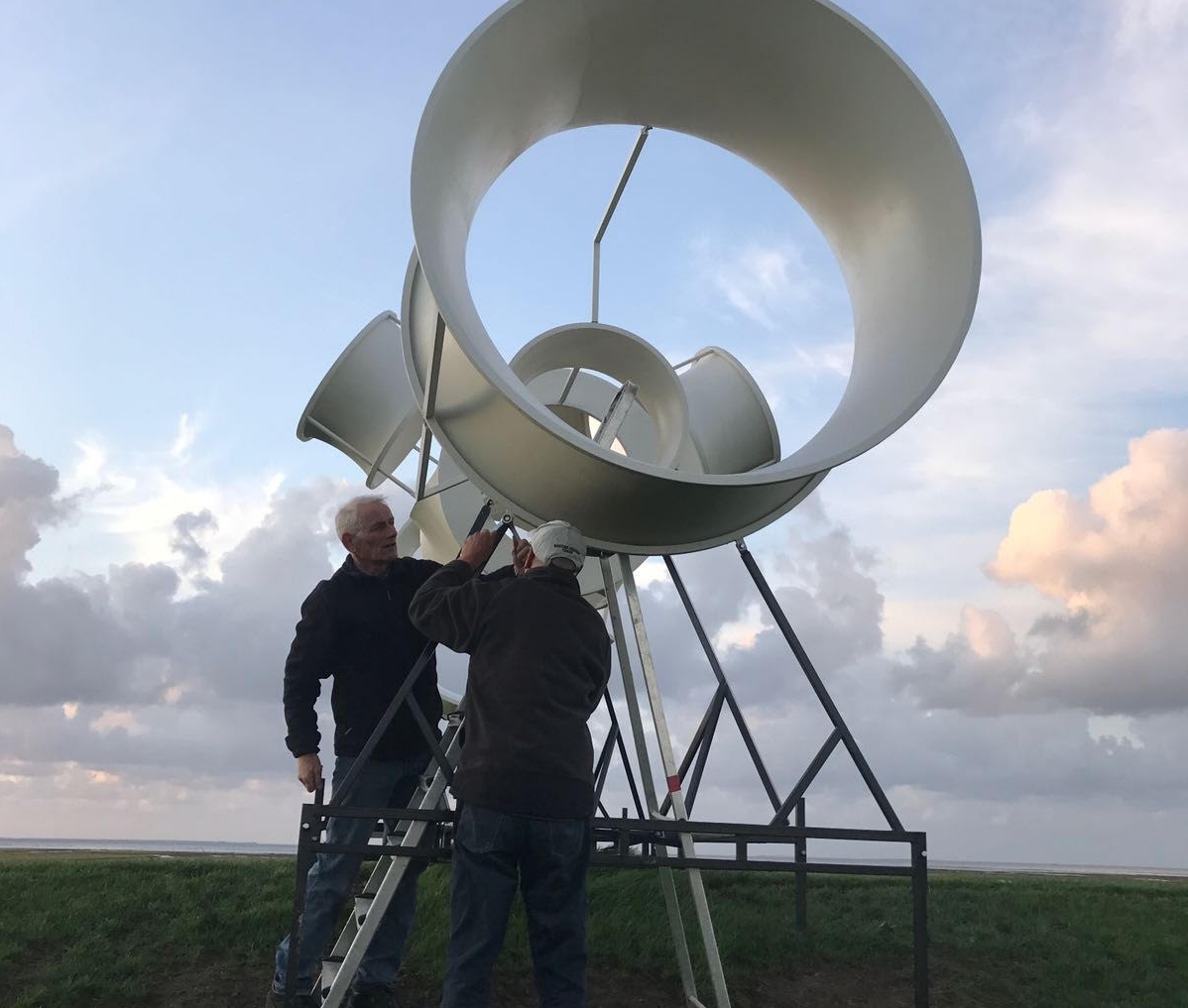 Bruggen niet bediend en kunstwerk ontmanteld vanwege storm