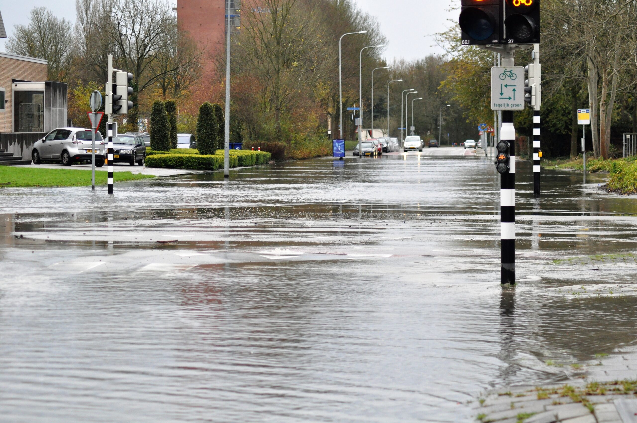 Straten blank in De Wijert na lekkage hoofdleiding