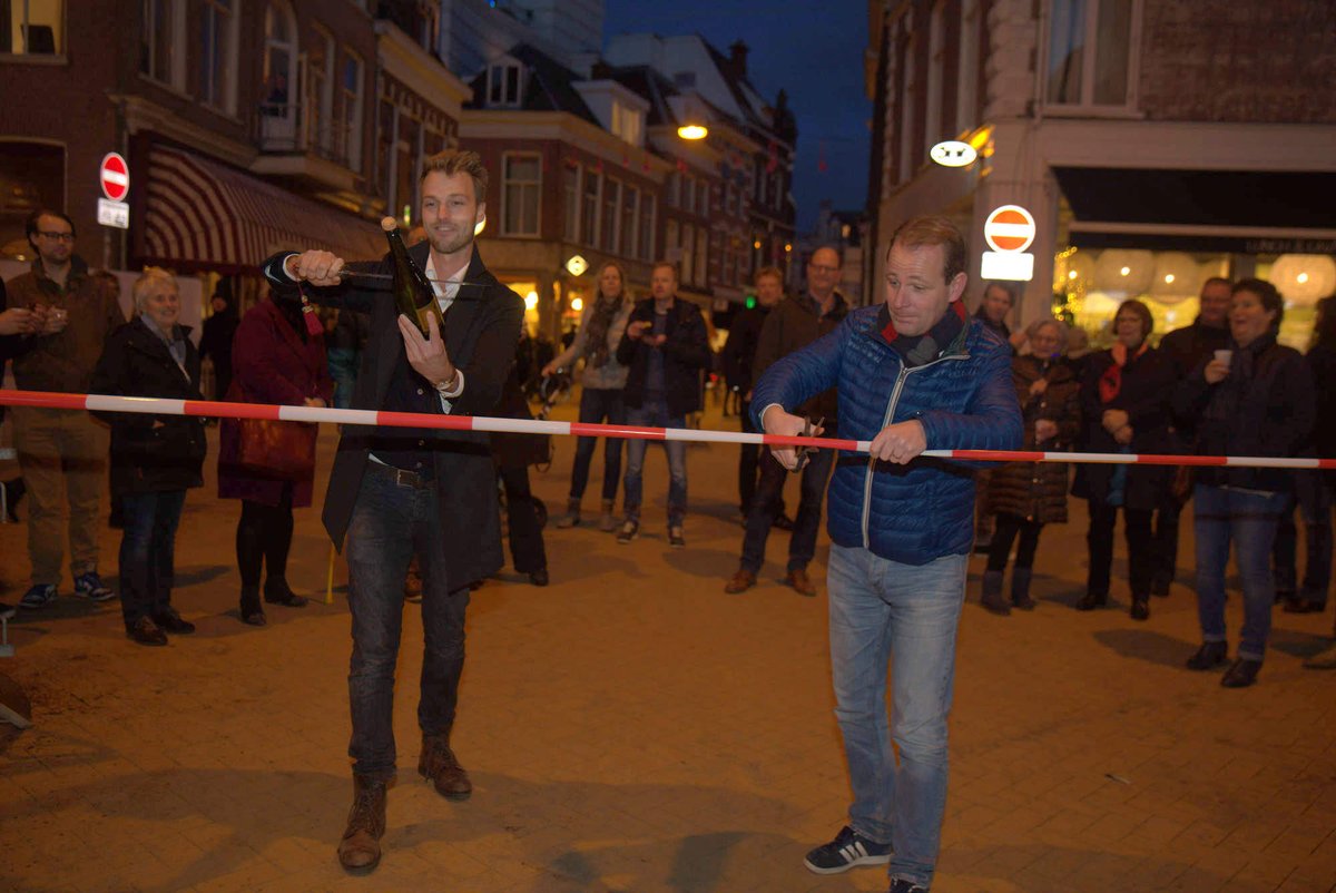 A-straat winkeliers trakteren op pizza’s en hapjes