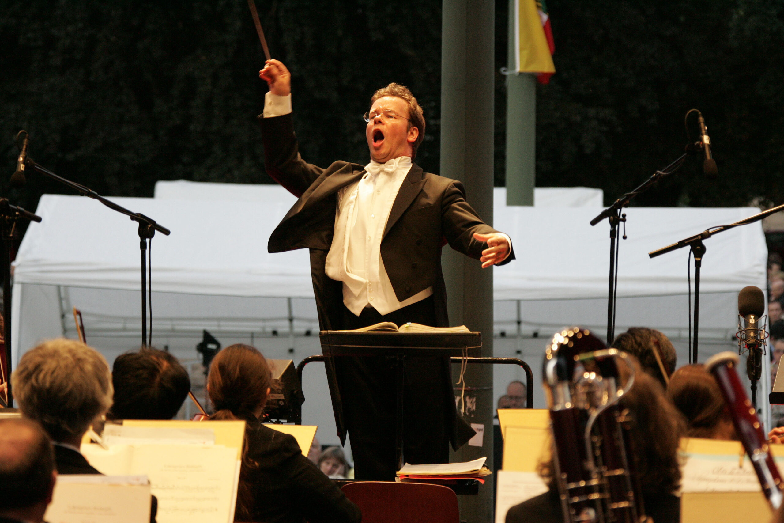 NNO verlengt contract met dirigent en 'klankmagiër' Antony Hermus