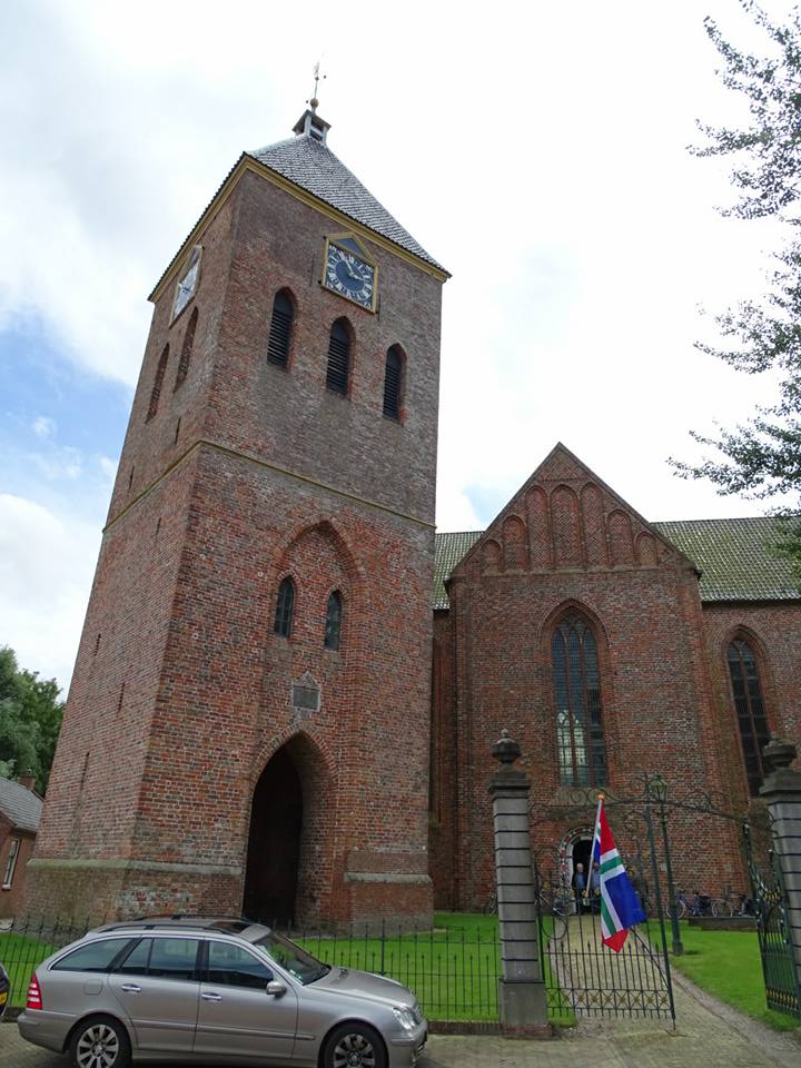 Toren kerk Zeerijp heeft drie meter lange scheur
