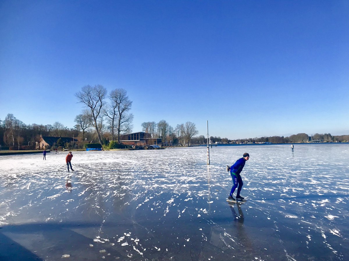 Vanmorgen op het Paterswoldsemeer. Foto Twitter: ‏  @RUTGERLOER 
