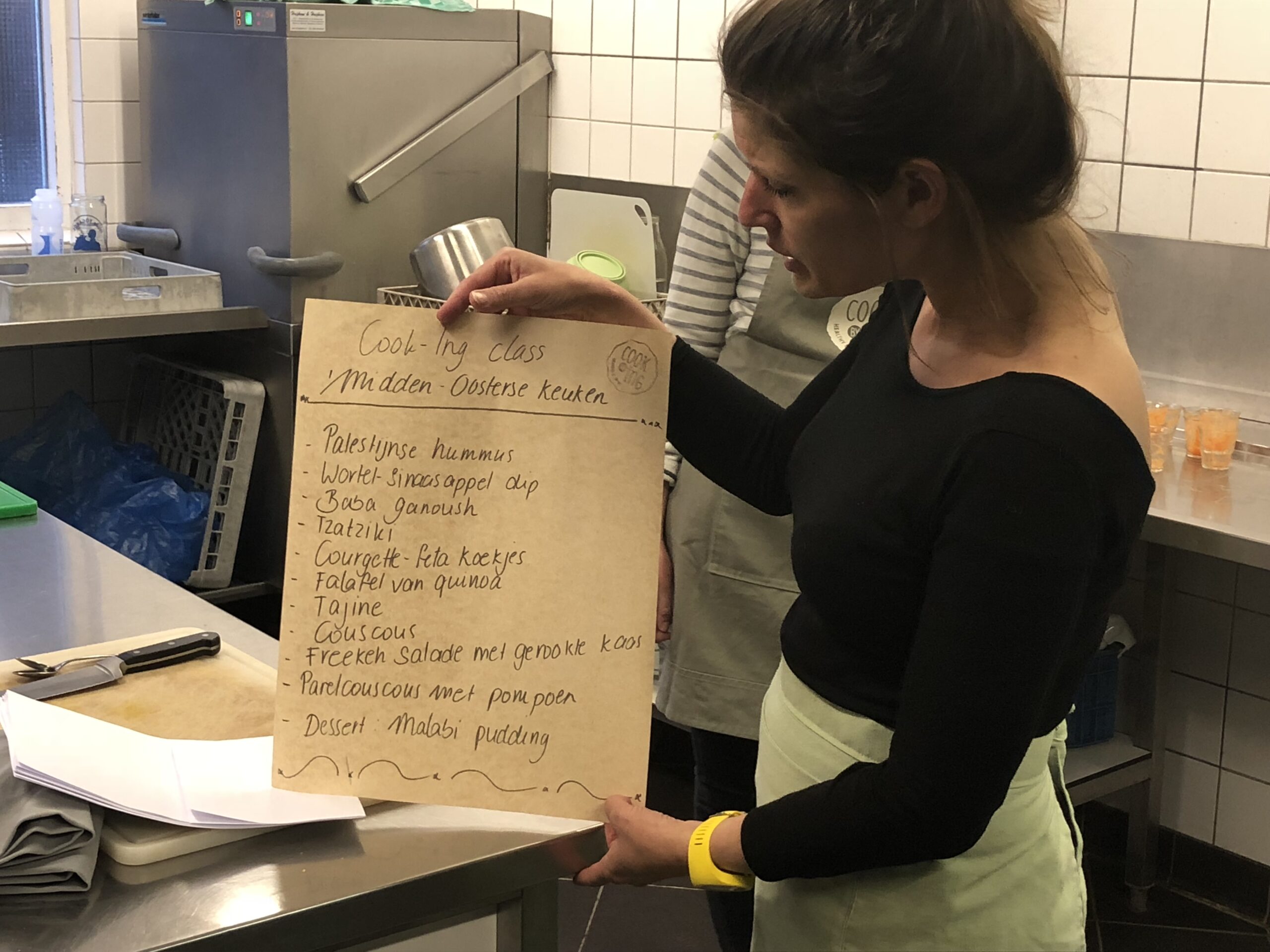 Inge Janknegt met het menu