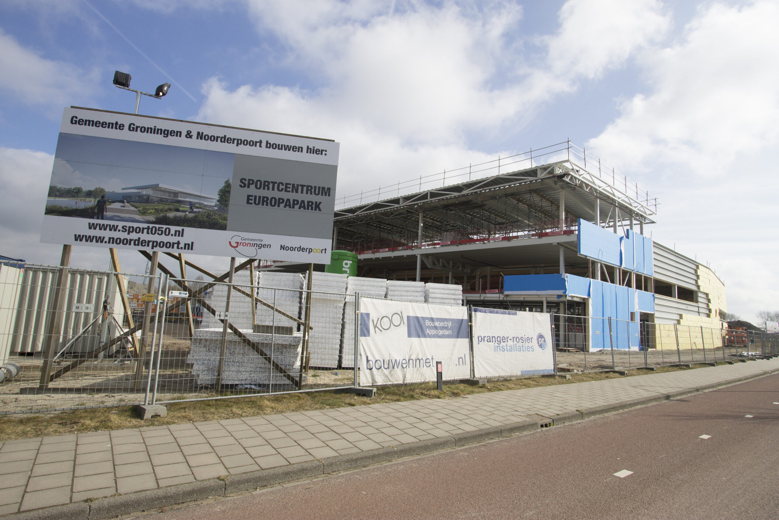 Ze ziet de sporthal er momenteel uit. (Foto: Henk Tammens).