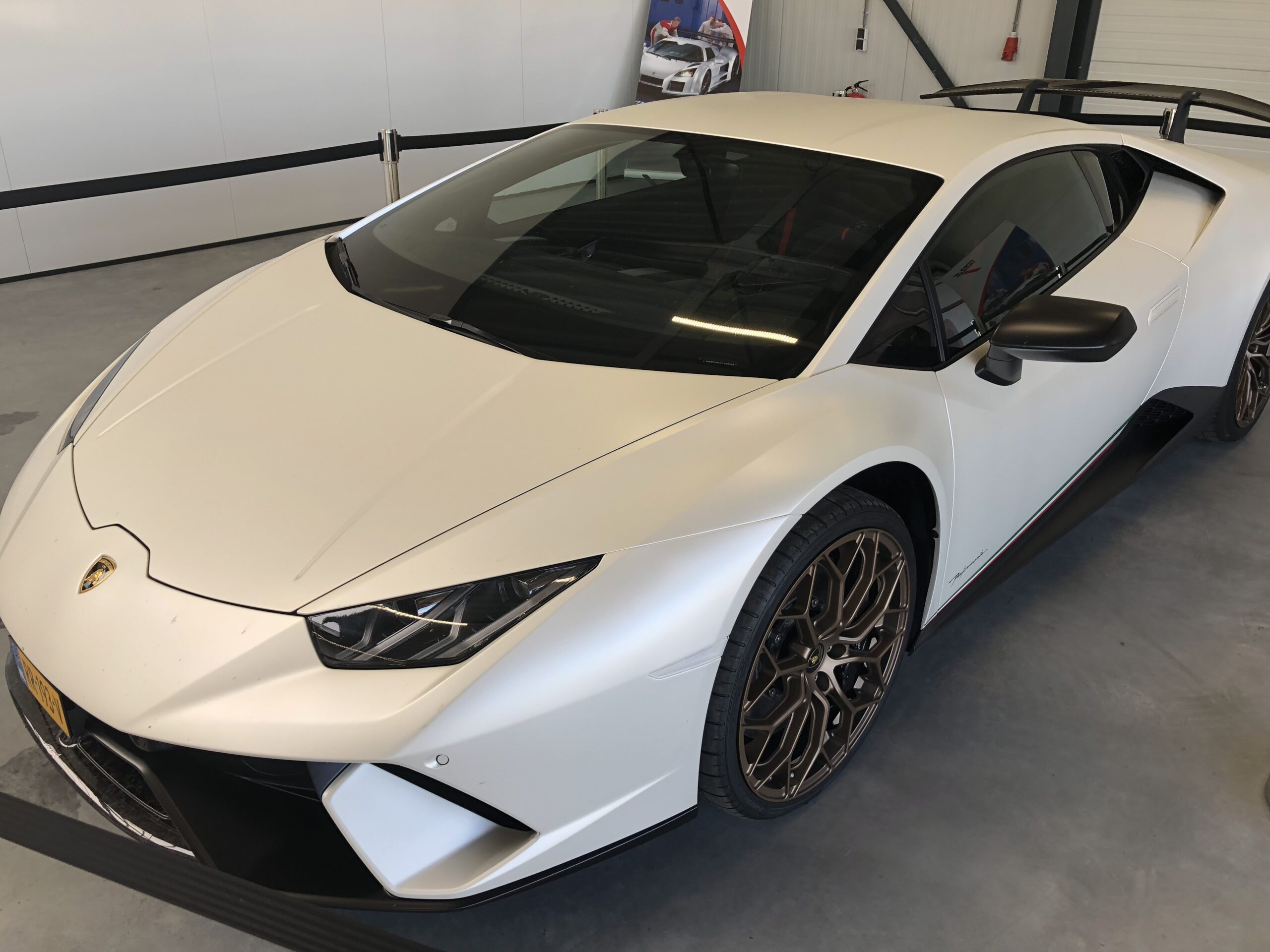 Lamborghini steelt de show bij Century Campus in Groningen