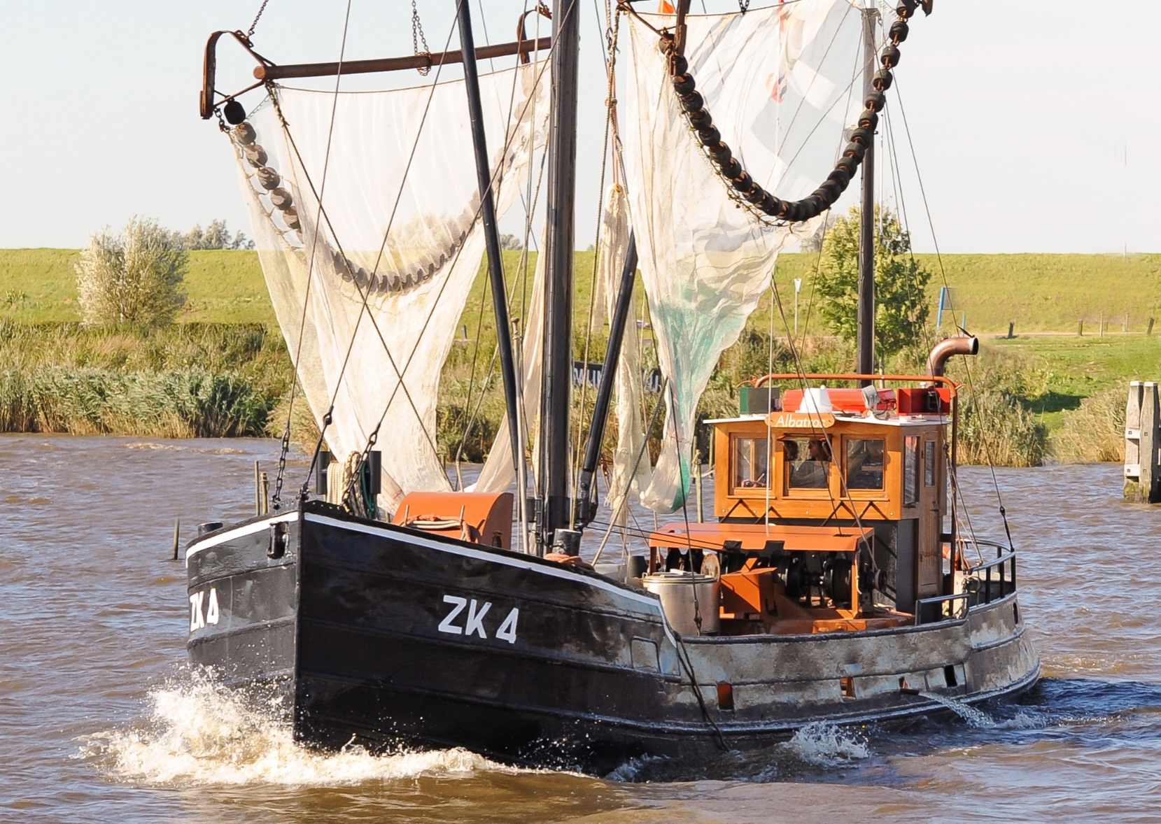 Vaar mee over Reitdiep met historische garnalenkotter ZK4