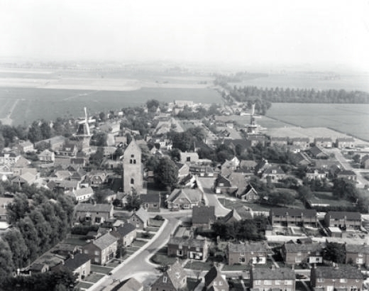 Brandweer redt mannen uit mestput