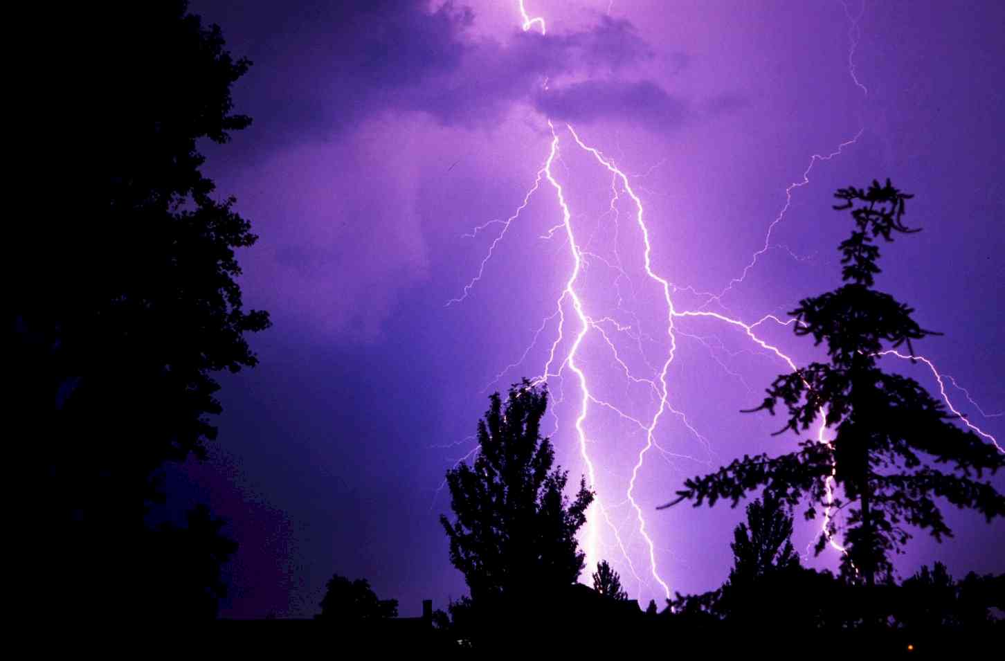 Abrupt einde aan mooie weer: code geel vanwege onweer