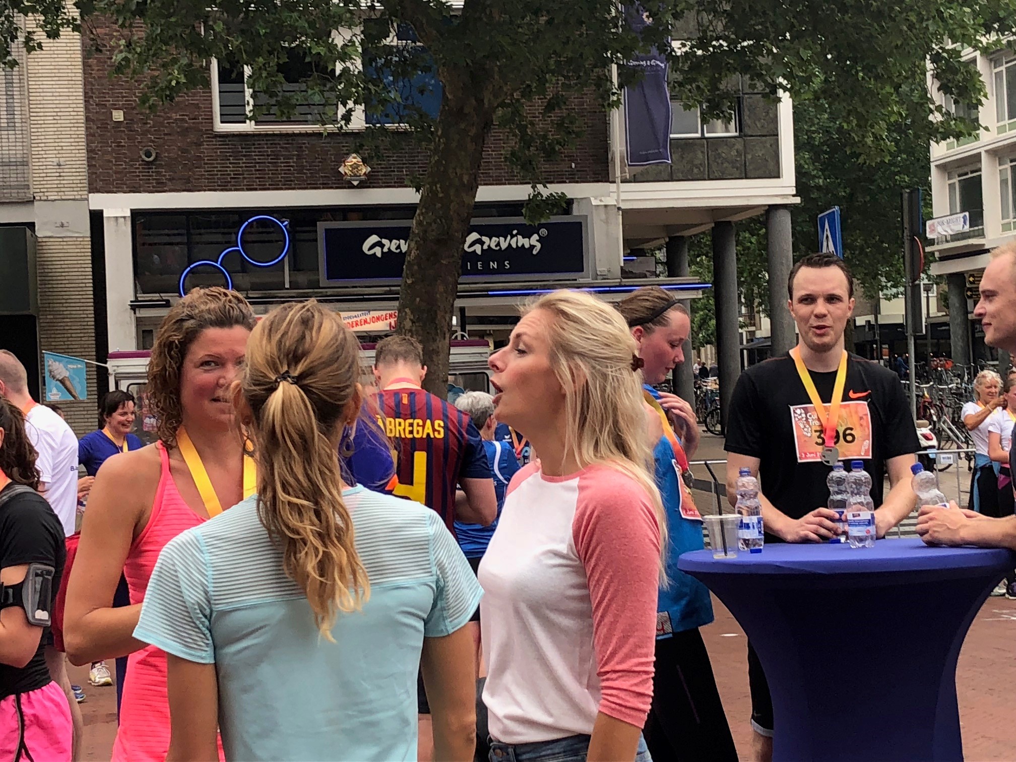 Culture Trail: honderden deelnemers rennen door culturele gebouwen in Groningen