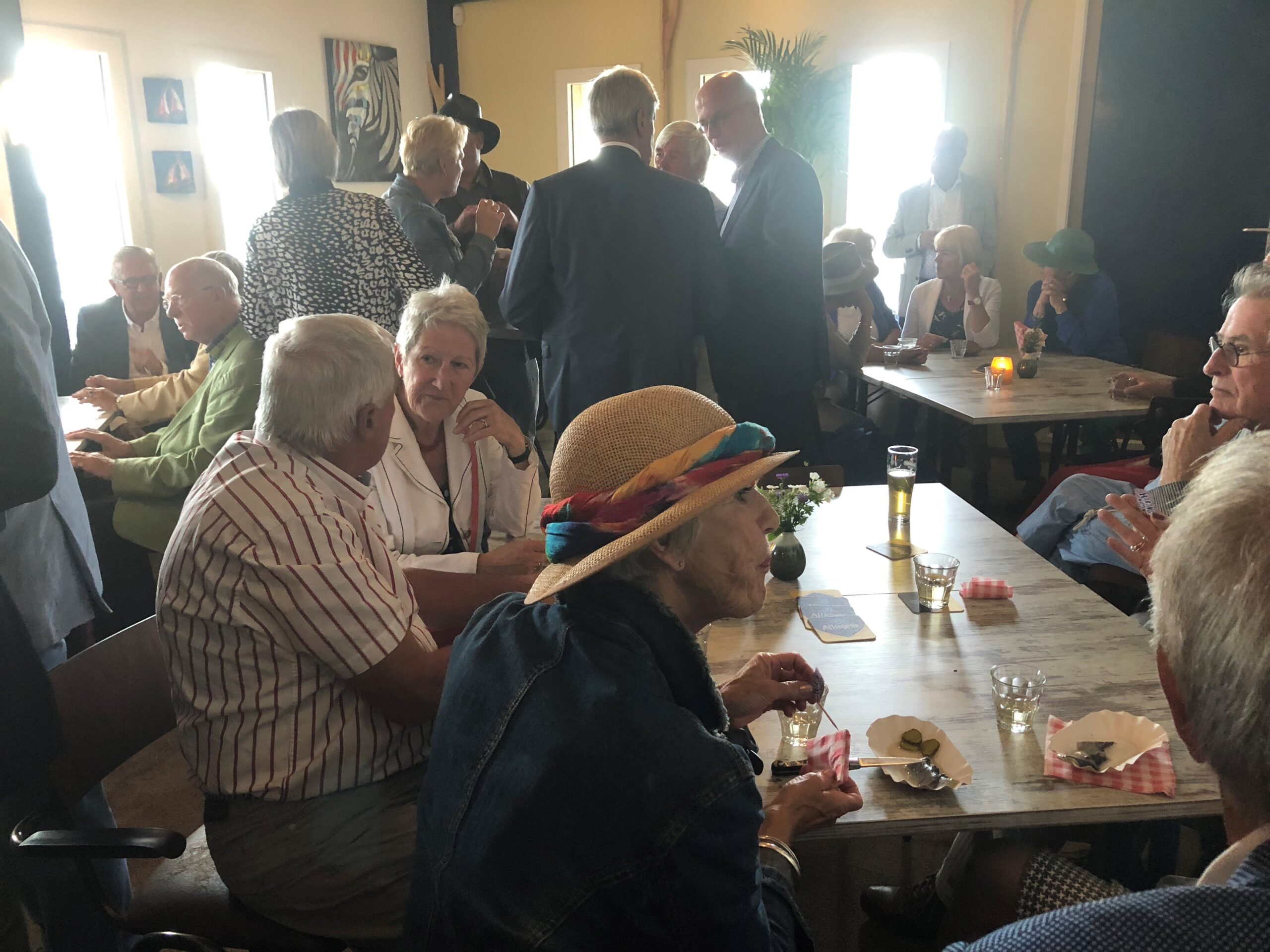 Hoedjes horen ook bij de traditie van de Haringparty