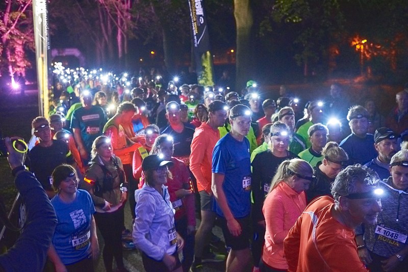 Nachtelijke hardlooptocht bij Groningen Airport Eelde
