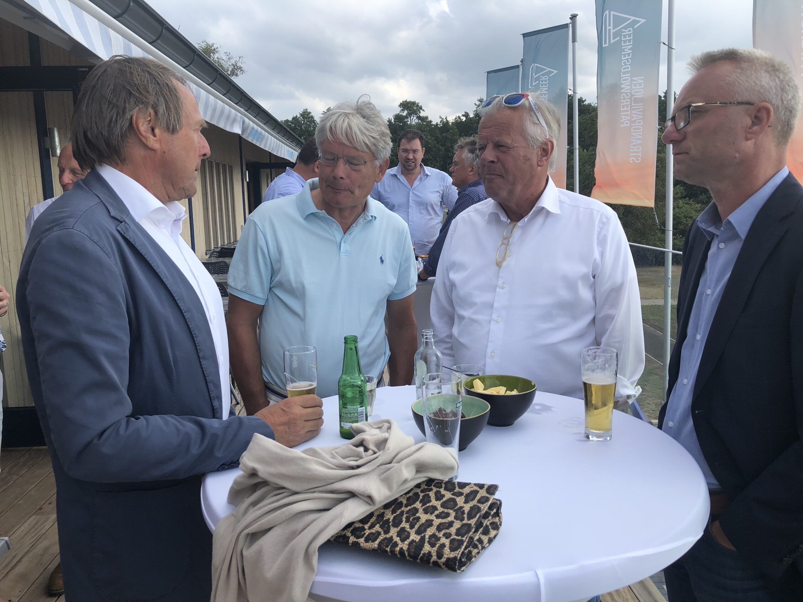 Voorzitter Harm Post (tweede van rechts)