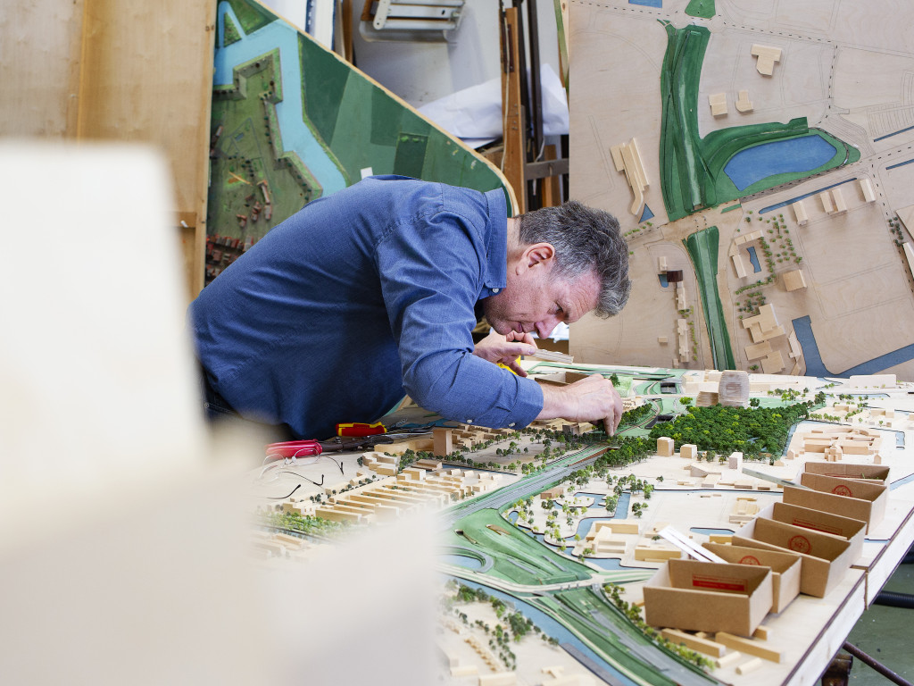 'De maquette van de nieuwe zuidelijke ring brengt het plan tot leven'