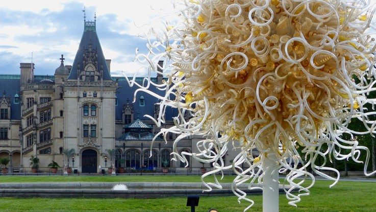 Spectaculaire bloemen van glas van Amerikaanse kunstenaar naar Groninger Museum