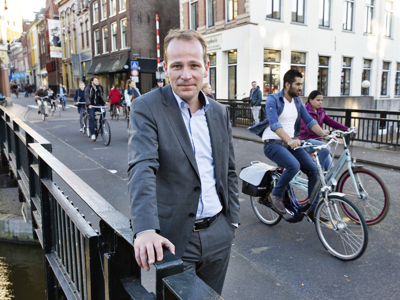 Goedmakertje na Noorderzon: Joost van Keulen kruipt achter de bar