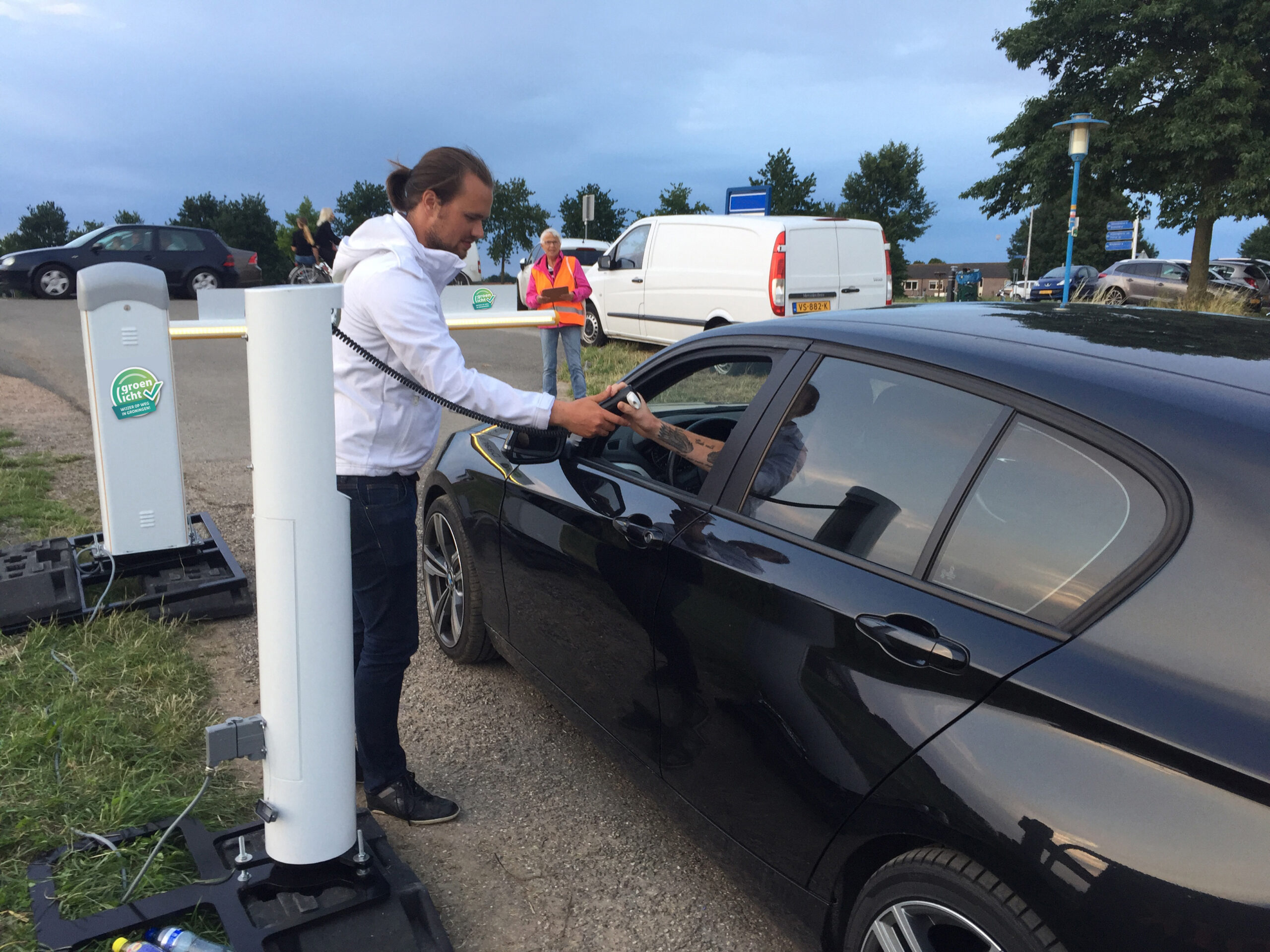 Nieuw in Groningen: parkeerterrein met alcoholslagboom