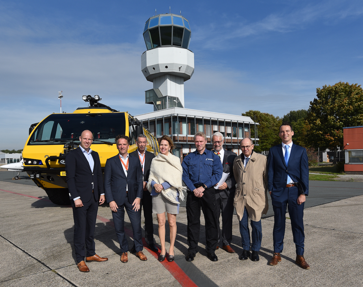 Minister Van Nieuwenhuizen (Infrastructuur) op bezoek Groningen Airport Eelde