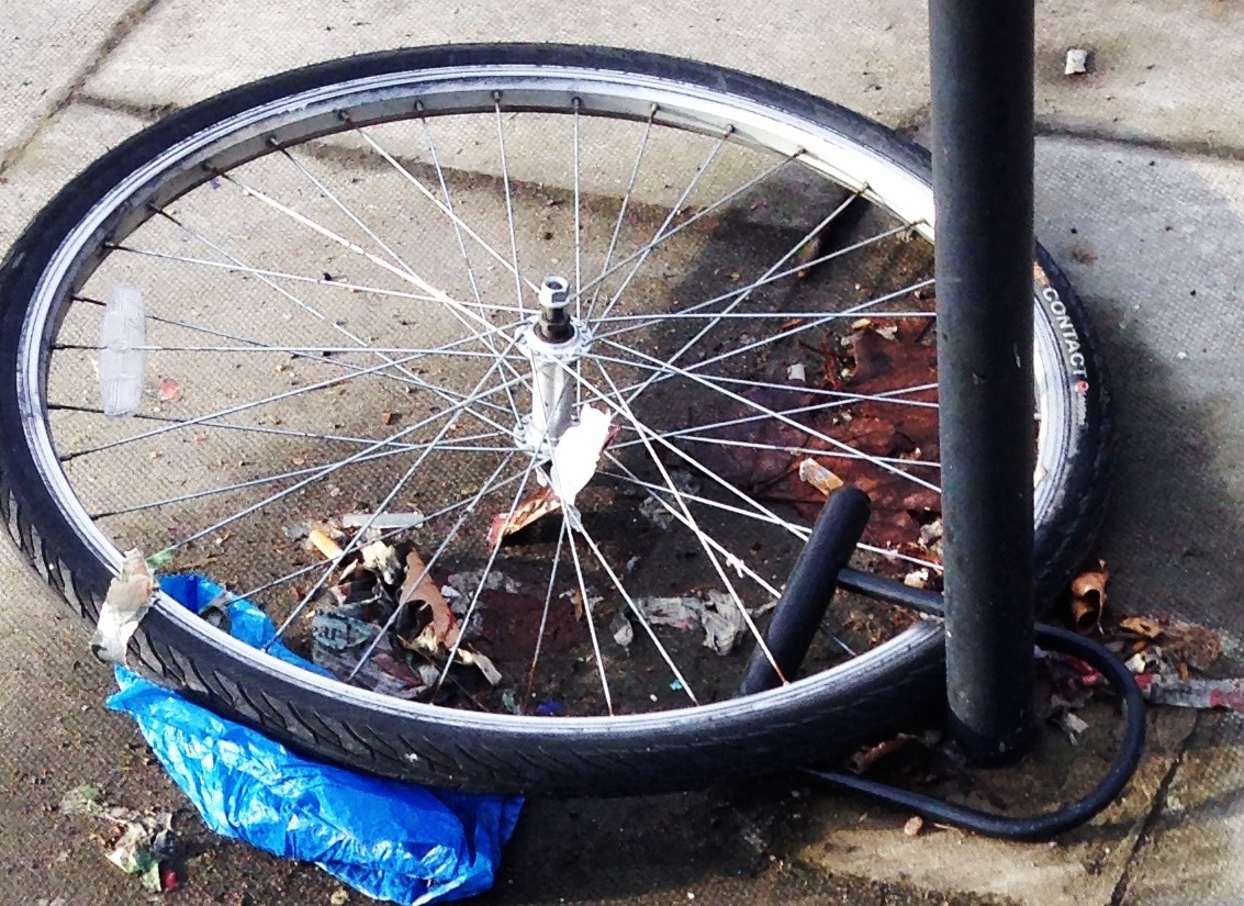 Politie waarschuwt: golf van fietsendiefstallen in Helpman