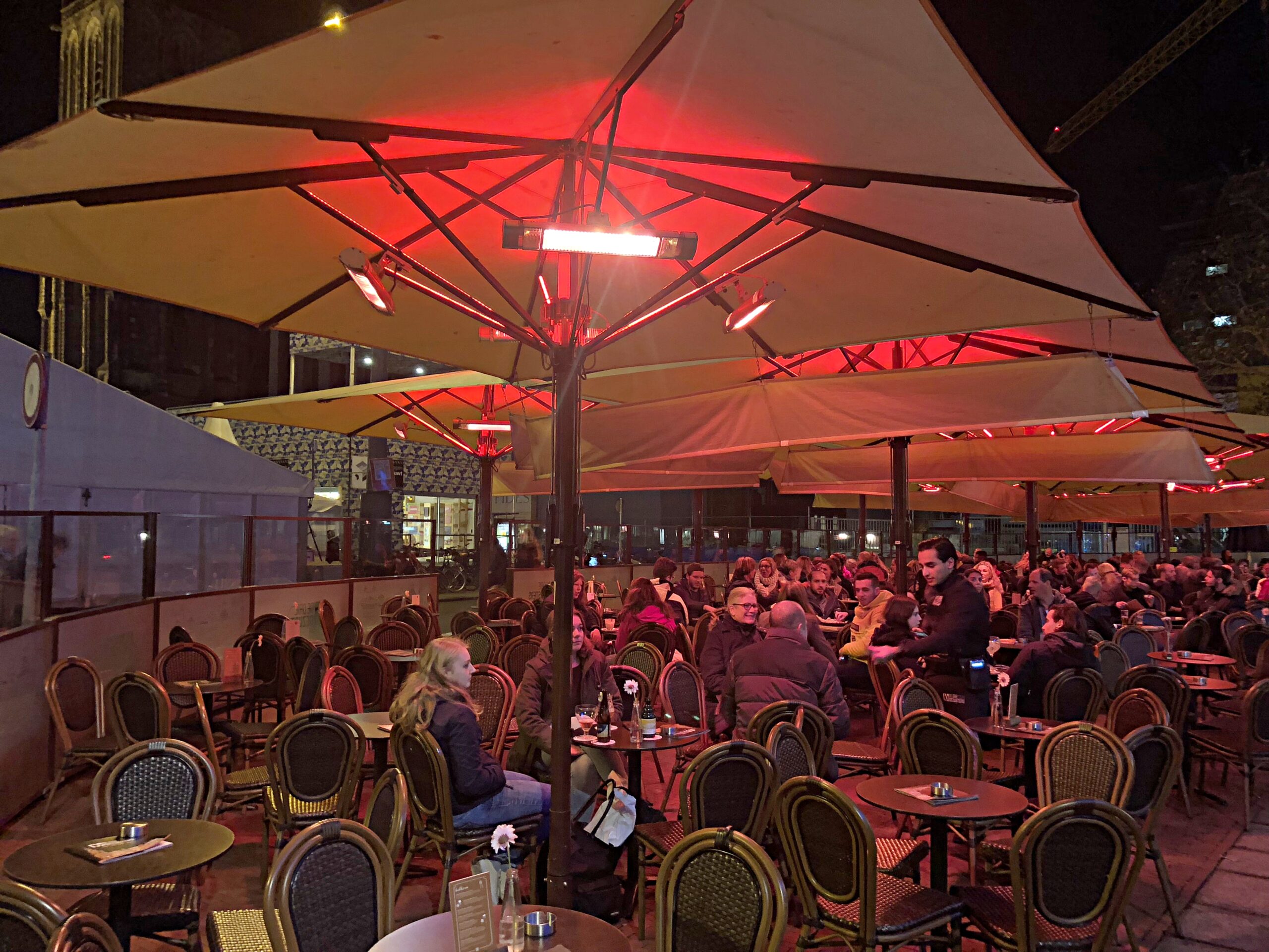 Horeca pleit voor terrasverwarmers en verlengen terrasseizoen in Groningen