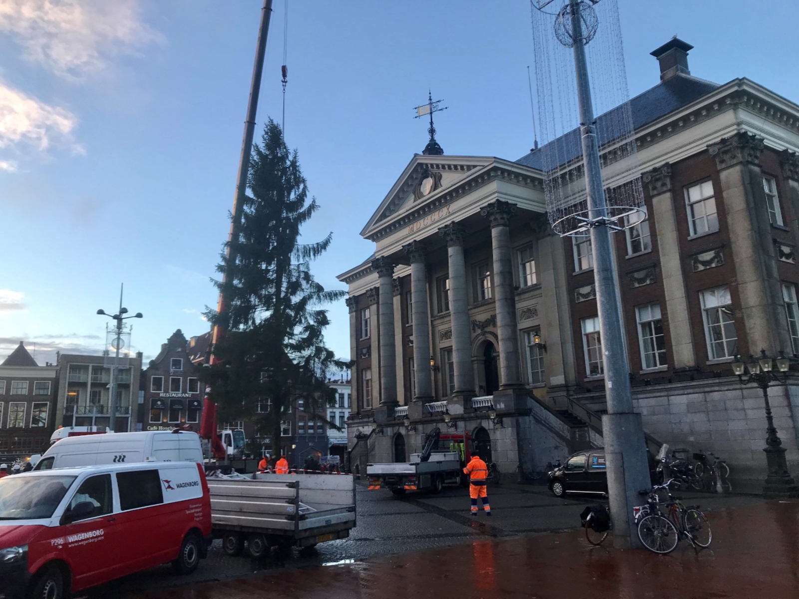 De kerstboom staat weer: ook in de huiskamer van Groningen!
