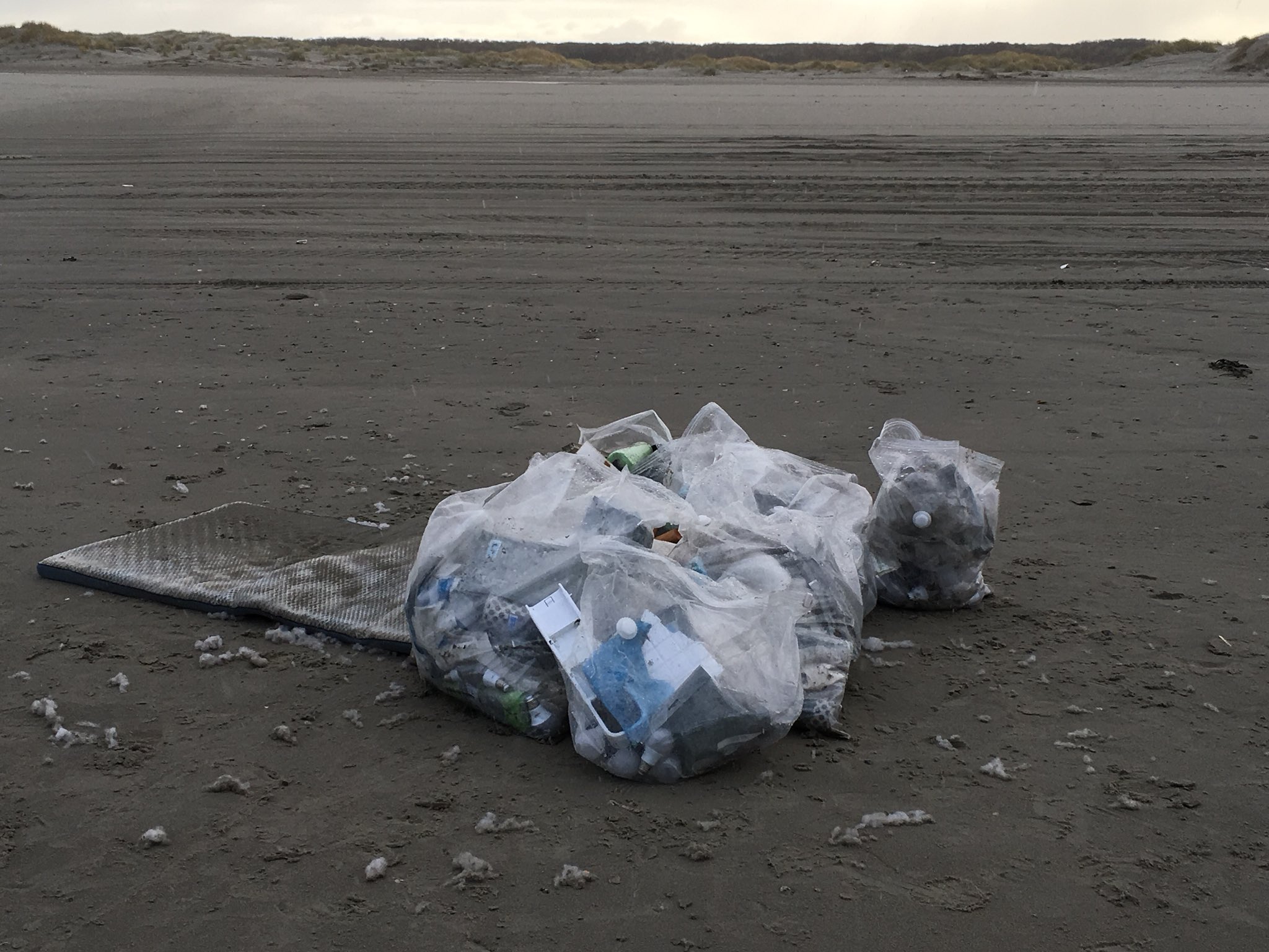Gratis bus en goedkope boot voor opruimers Schiermonnikoog
