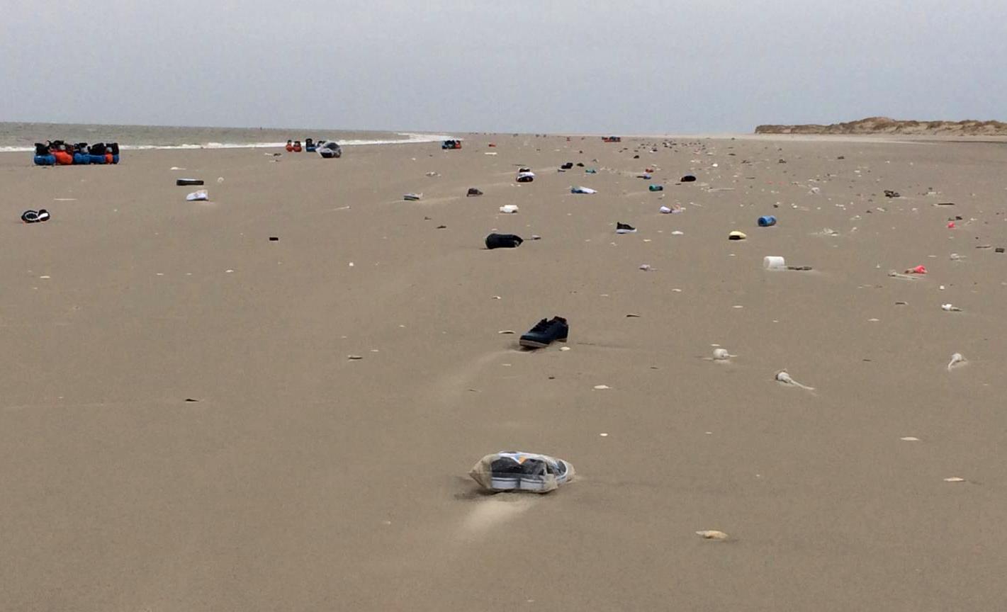 Rijkswaterstaat houdt schoonmaakactie op de Rottums